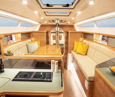 COMFORTABLE & PERFORMANT TRIMARAN