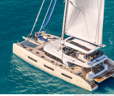 ELEGANT SAILING CATAMARAN