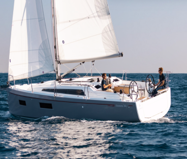 A HIGH-PERFORMANCE BOAT