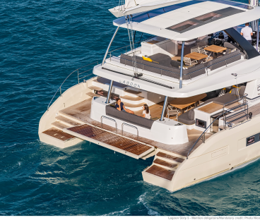 ELEGANT SAILING CATAMARAN