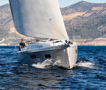 A HIGH-PERFORMANCE BOAT