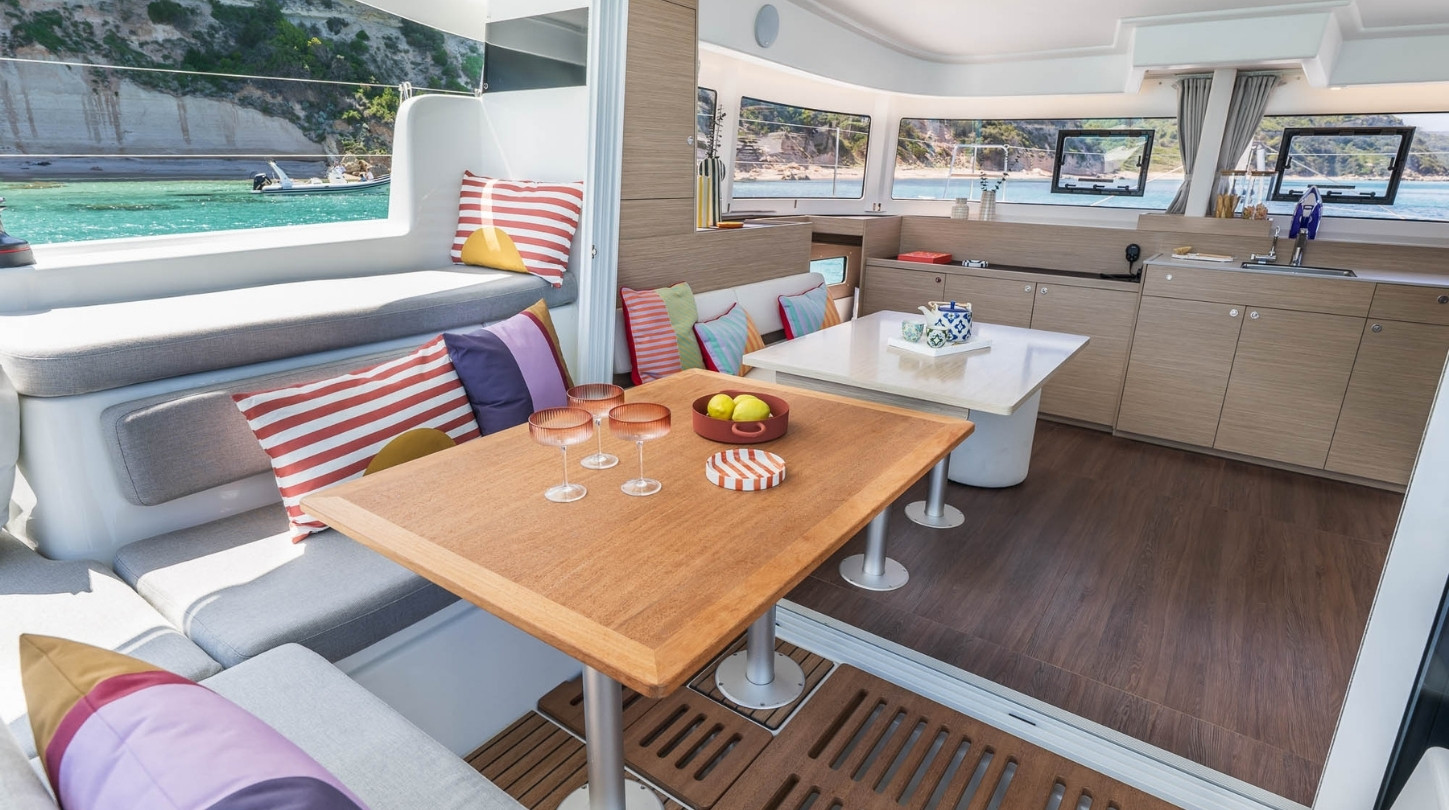 A welcoming aft cockpit with a “IN & OUT” living space