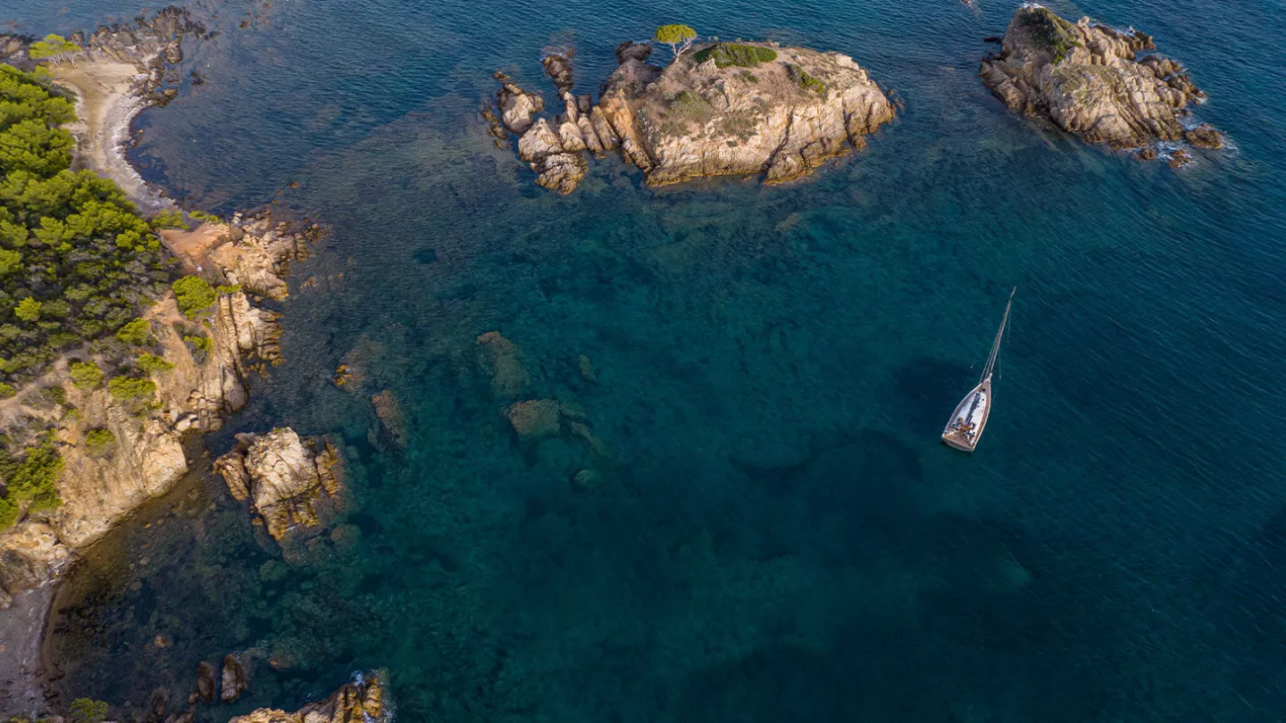 Precision from the racecourse, comfort for the open sea