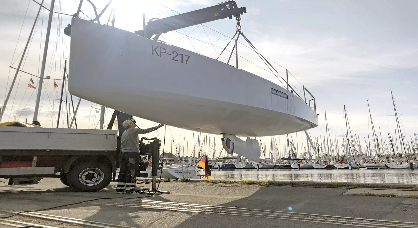 An easily transportable regatta boat